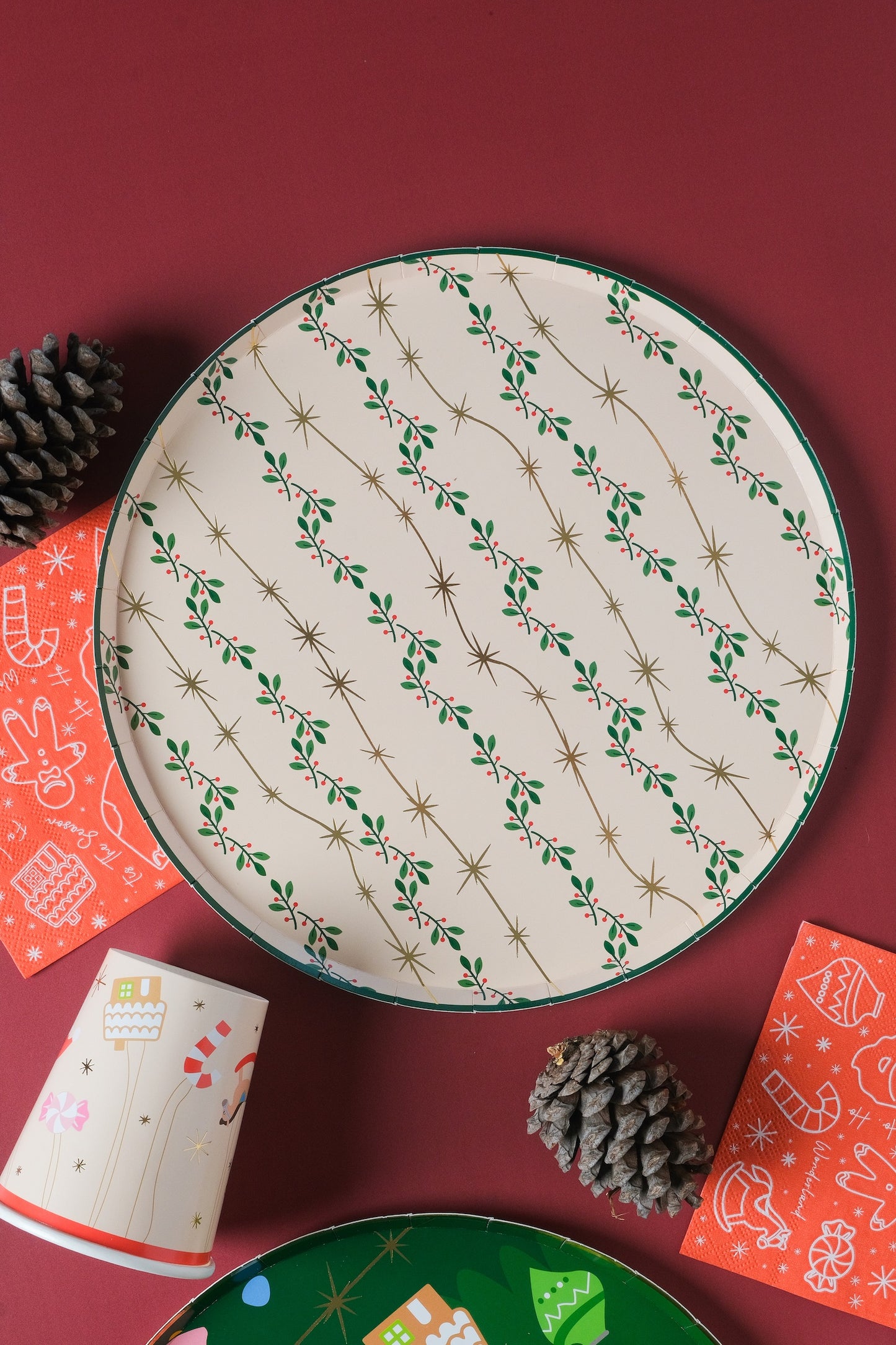 Mistletoe and Sparkle Plate (x8)