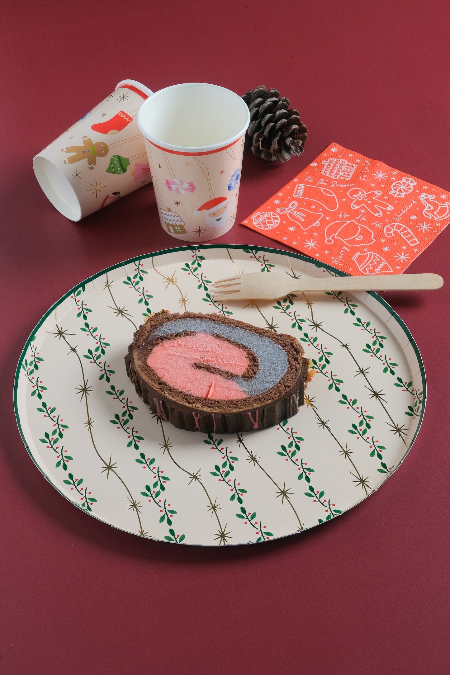 Mistletoe and Sparkle Plate (x8)